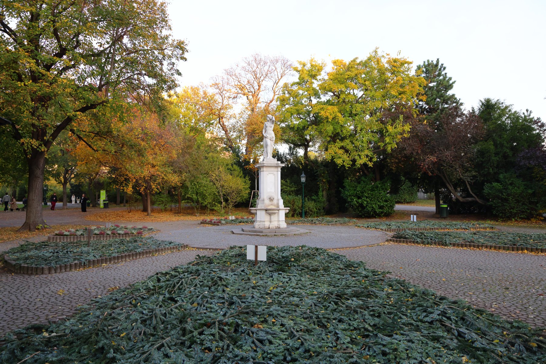 Stadtpark - Donauweibchen-Brunnen fountain